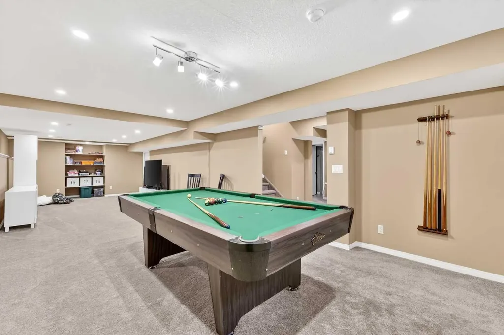 115 Woodpark Terrace SW Calgary AB T2W 6E7