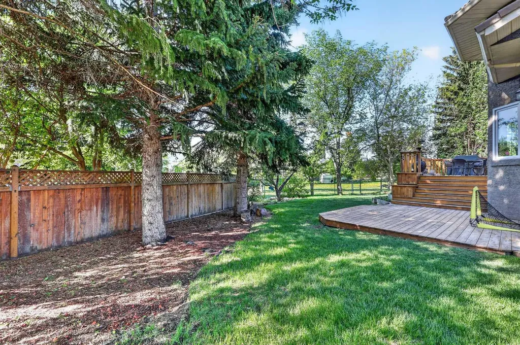 115 Woodpark Terrace SW Calgary AB T2W 6E7