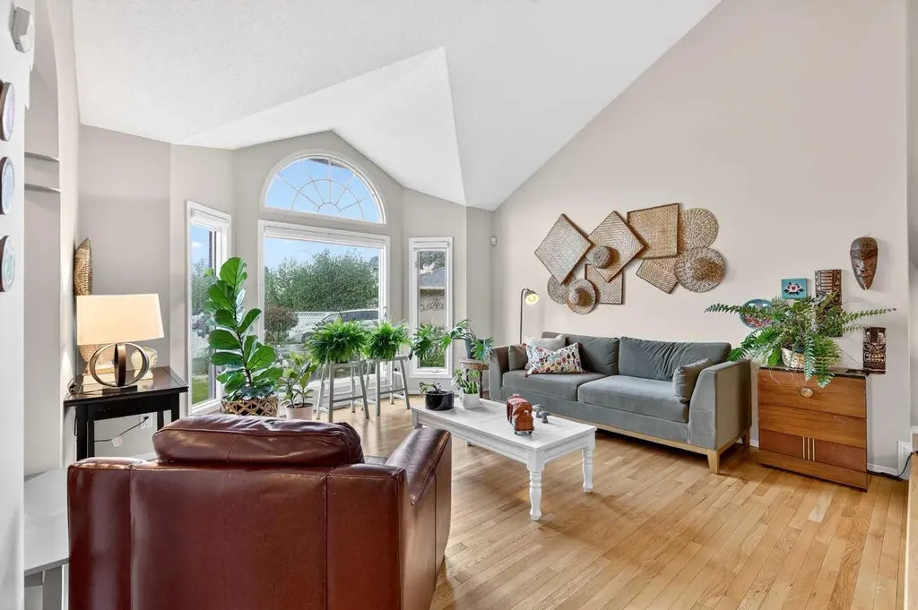 115 Woodpark Terrace SW Calgary AB T2W 6E7