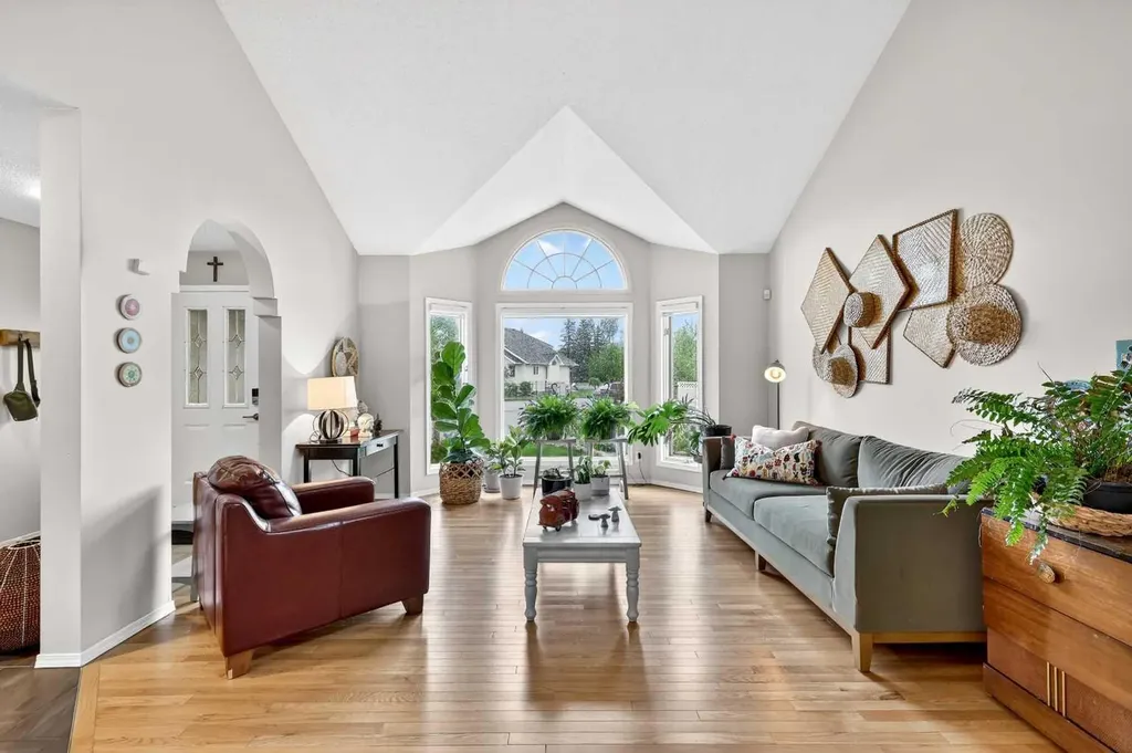 115 Woodpark Terrace SW Calgary AB T2W 6E7