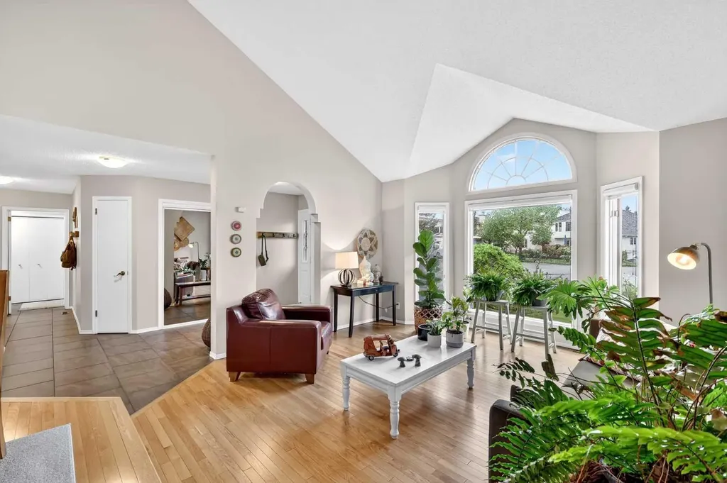 115 Woodpark Terrace SW Calgary AB T2W 6E7