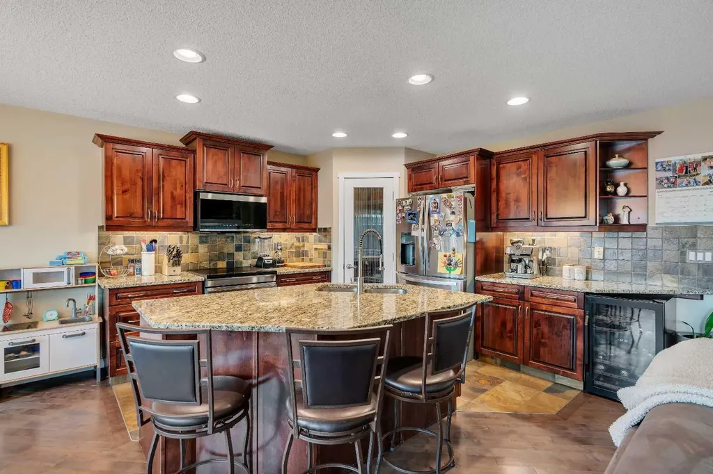 28 Cranwell Crescent SE Calgary AB T3M 1E9