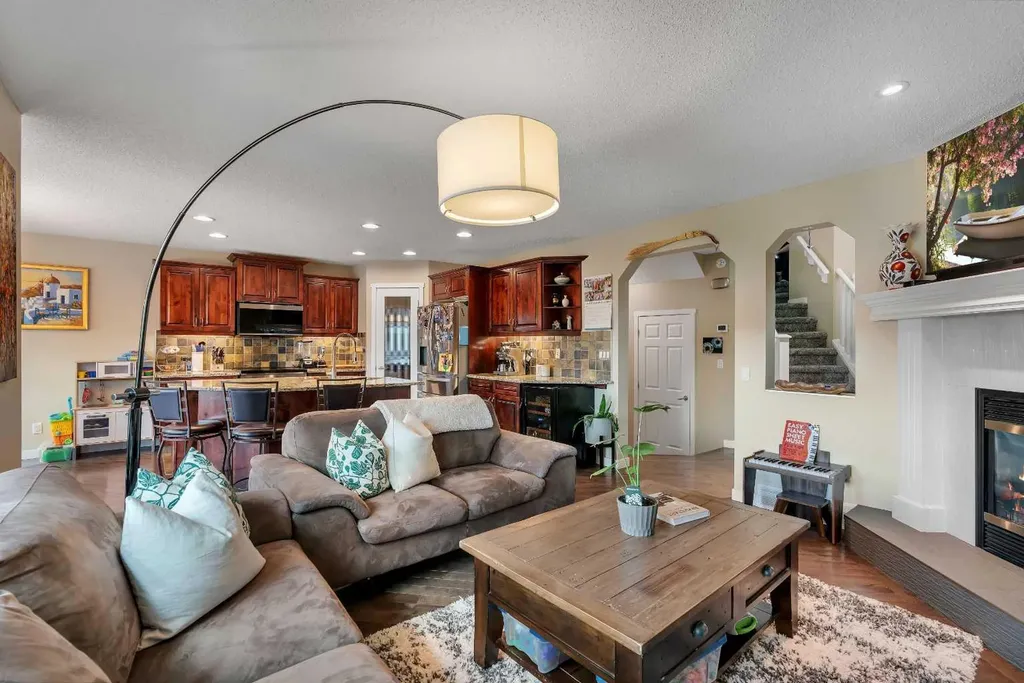 28 Cranwell Crescent SE Calgary AB T3M 1E9