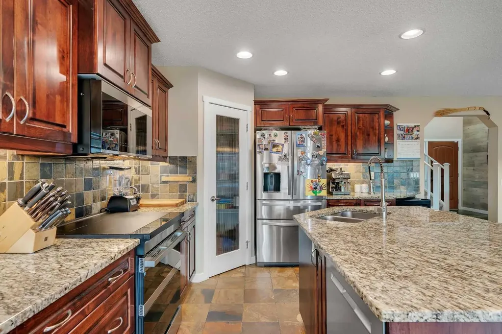 28 Cranwell Crescent SE Calgary AB T3M 1E9