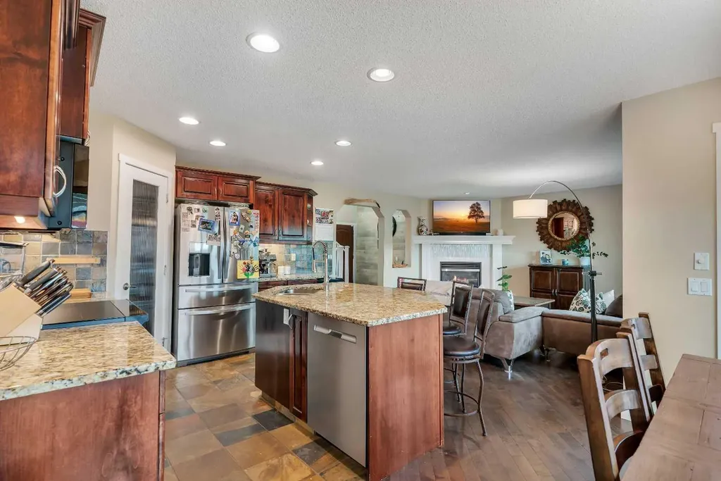 28 Cranwell Crescent SE Calgary AB T3M 1E9