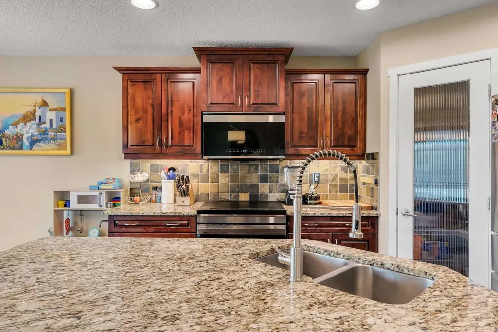 28 Cranwell Crescent SE Calgary AB T3M 1E9
