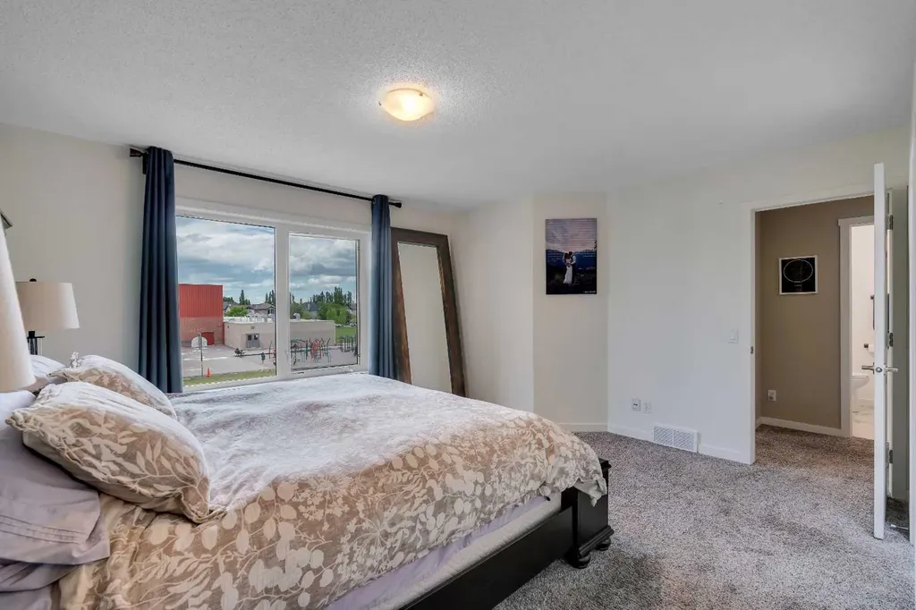 28 Cranwell Crescent SE Calgary AB T3M 1E9