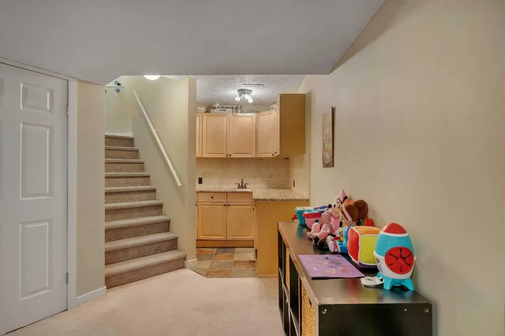 28 Cranwell Crescent SE Calgary AB T3M 1E9