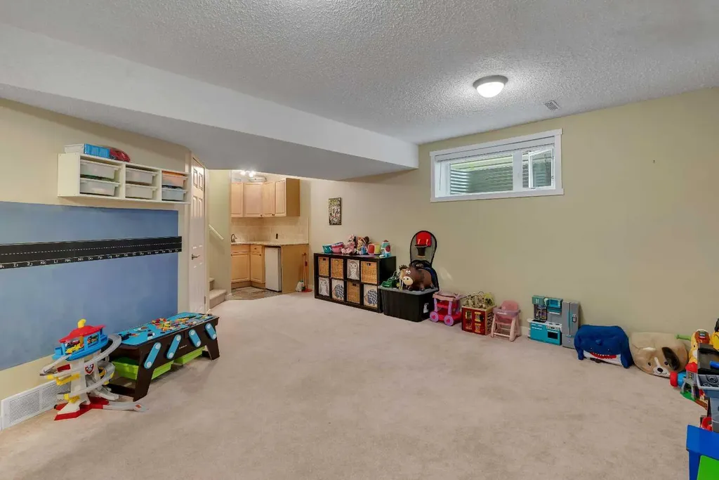 28 Cranwell Crescent SE Calgary AB T3M 1E9
