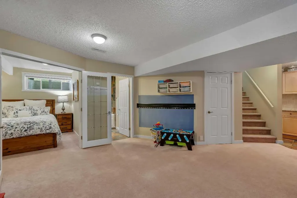 28 Cranwell Crescent SE Calgary AB T3M 1E9