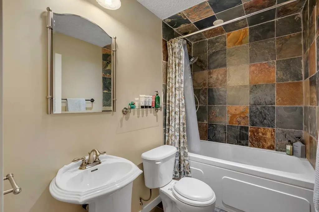28 Cranwell Crescent SE Calgary AB T3M 1E9