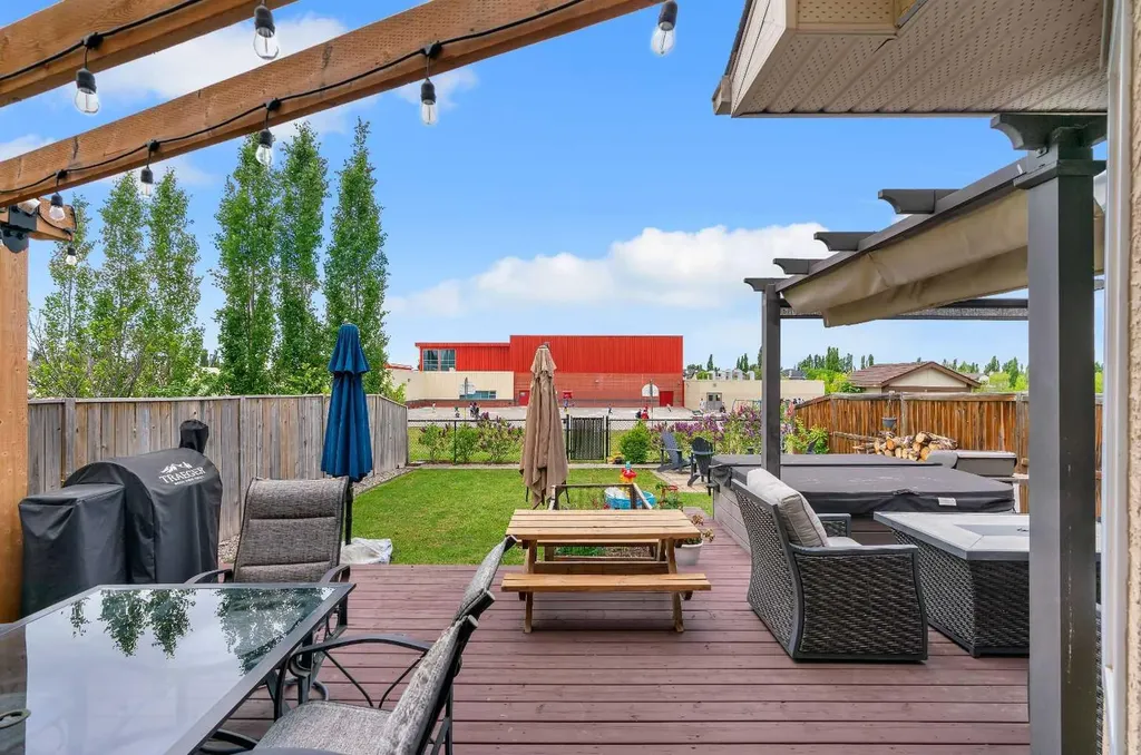 28 Cranwell Crescent SE Calgary AB T3M 1E9