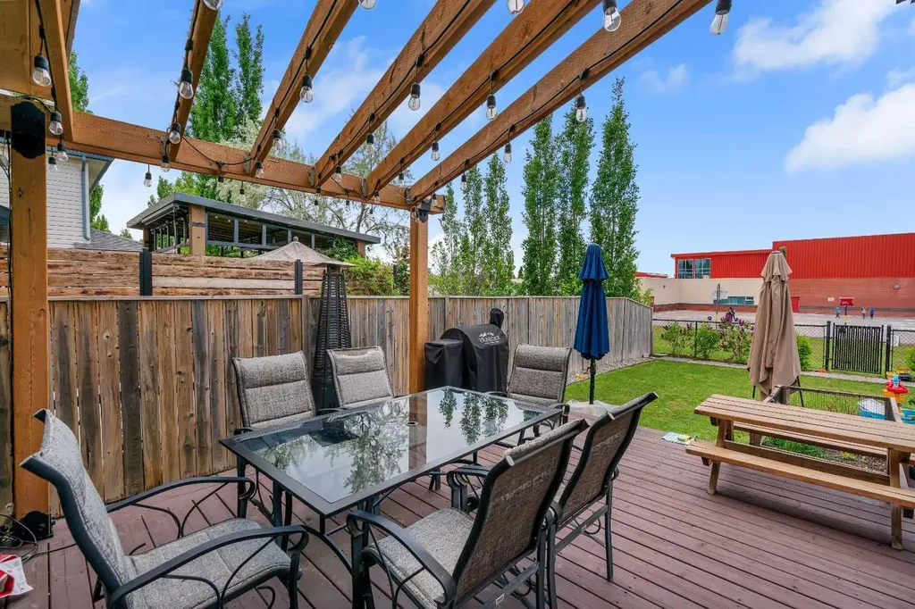 28 Cranwell Crescent SE Calgary AB T3M 1E9