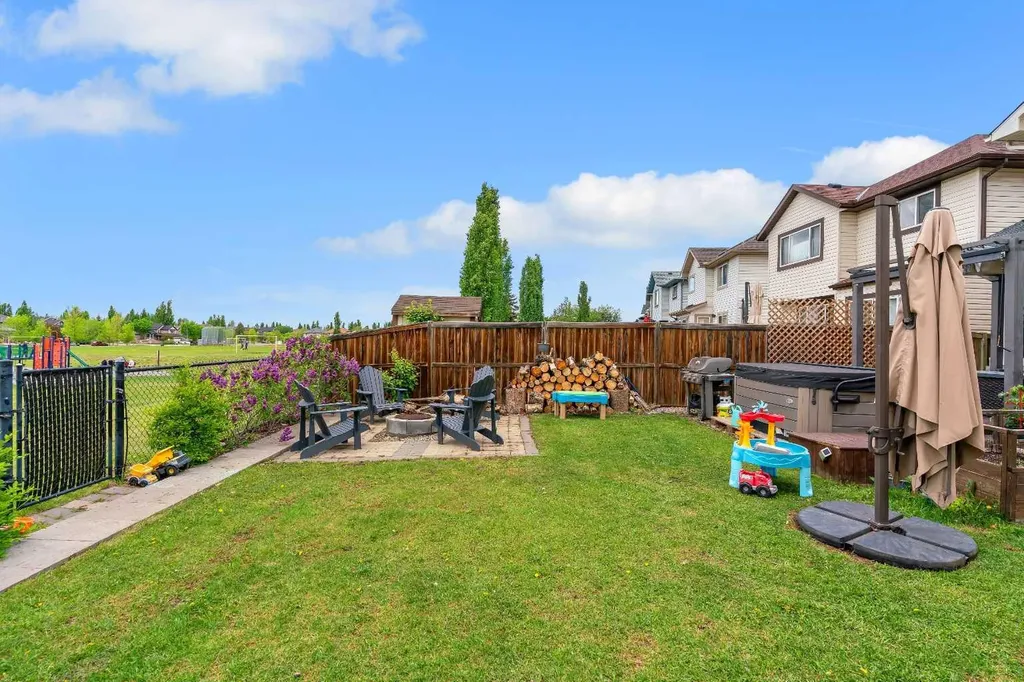 28 Cranwell Crescent SE Calgary AB T3M 1E9