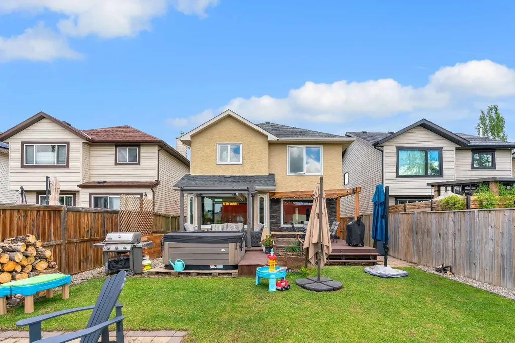 28 Cranwell Crescent SE Calgary AB T3M 1E9