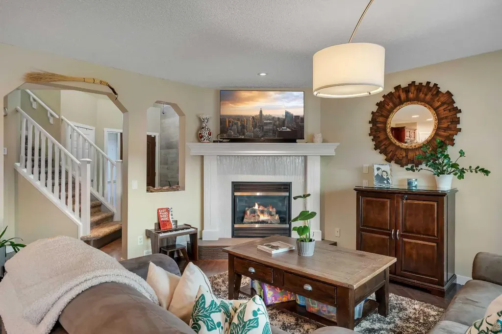 28 Cranwell Crescent SE Calgary AB T3M 1E9