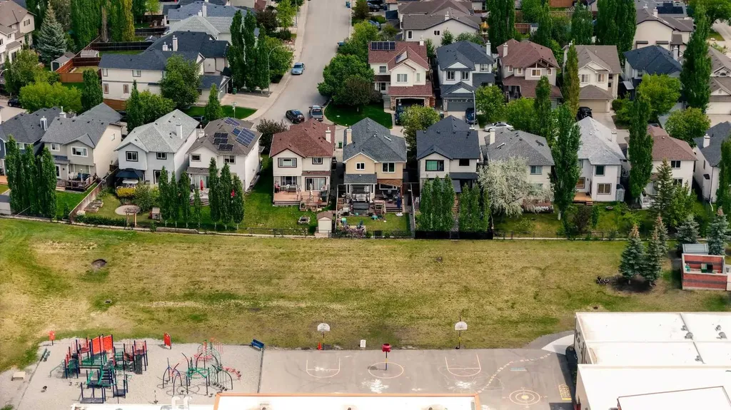 28 Cranwell Crescent SE Calgary AB T3M 1E9