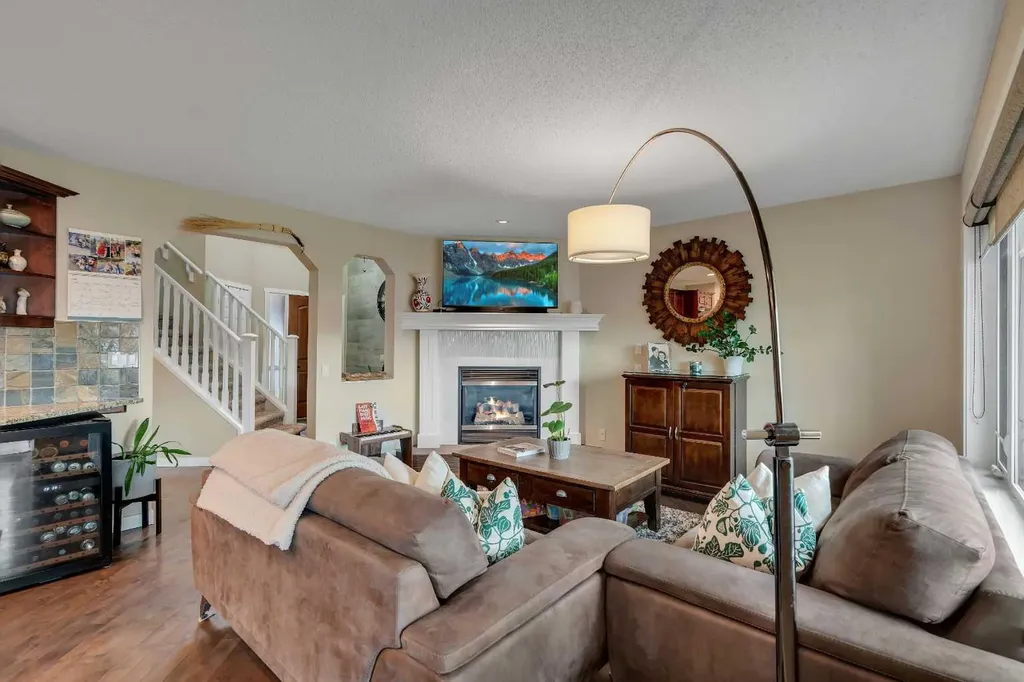 28 Cranwell Crescent SE Calgary AB T3M 1E9