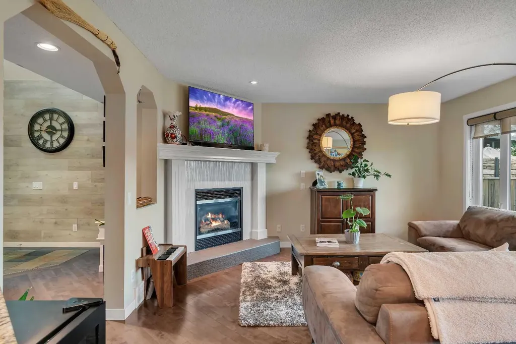 28 Cranwell Crescent SE Calgary AB T3M 1E9