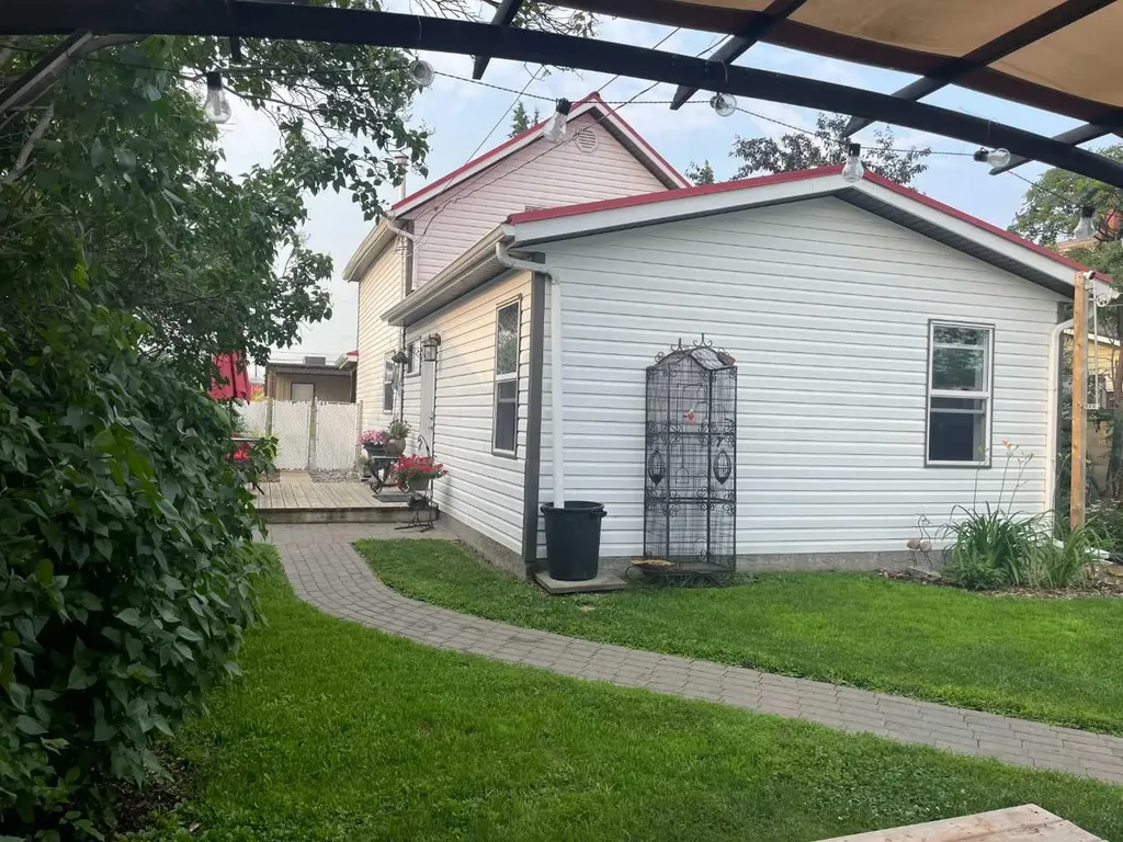 4920 51 Avenue Vermilion AB T9X 1S8