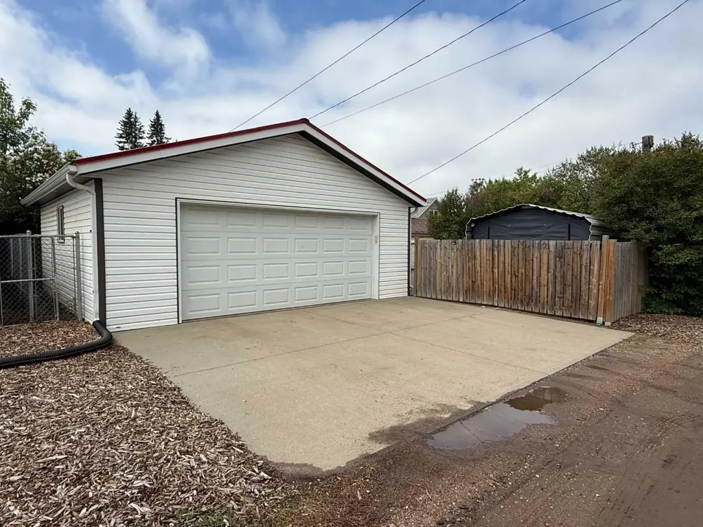 4920 51 Avenue Vermilion AB T9X 1S8