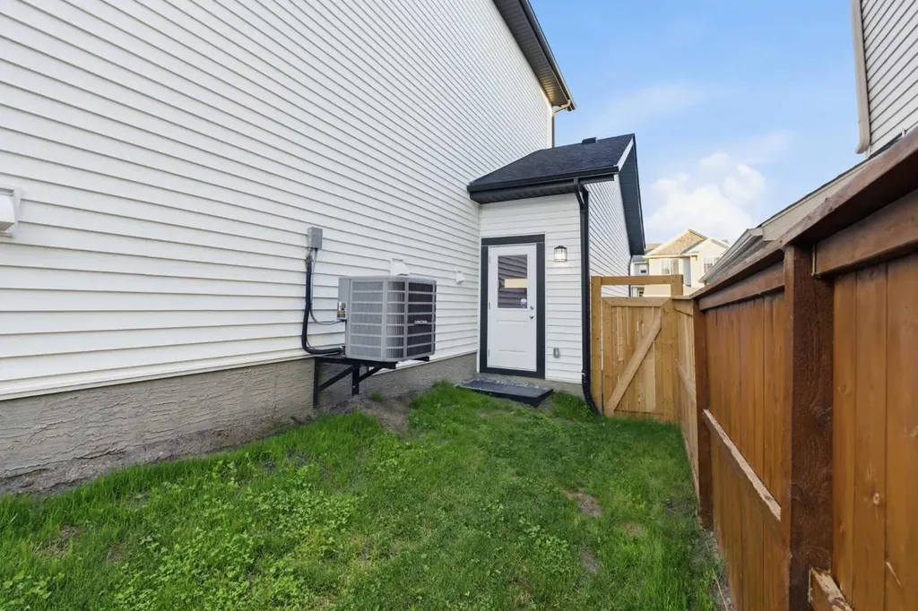 92 Heritage Hill Cochrane AB T4C 0L4