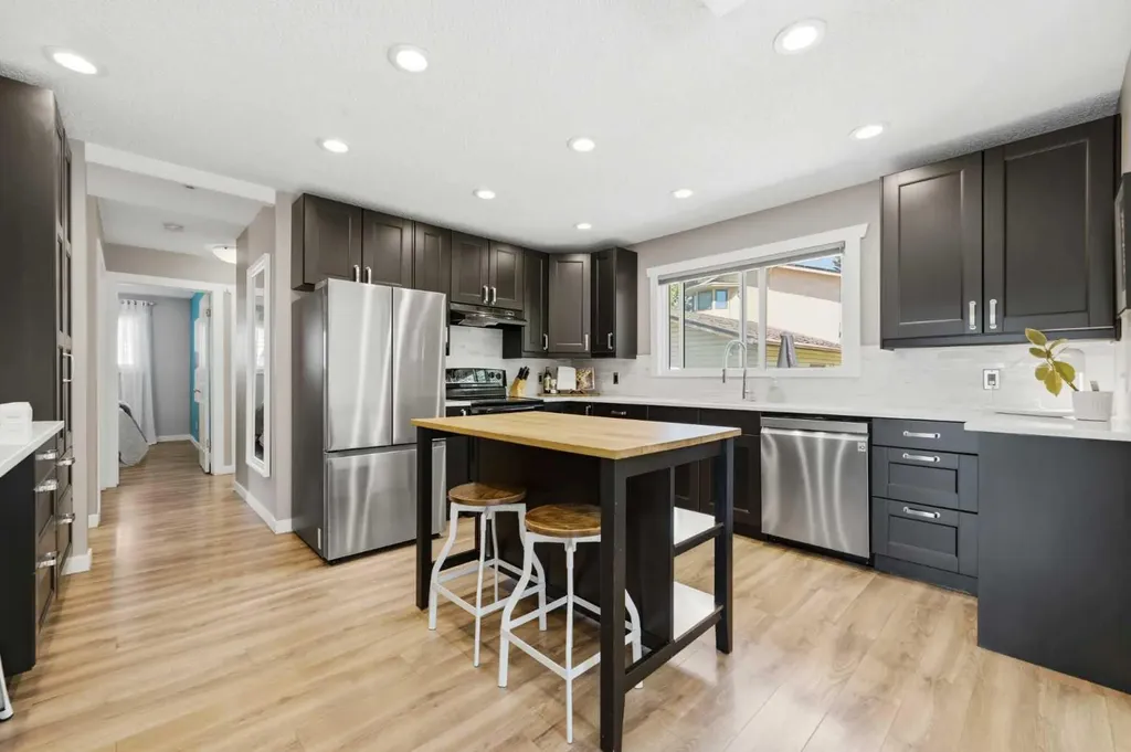7304 Silver Springs Road NW Calgary AB T3B 4E6