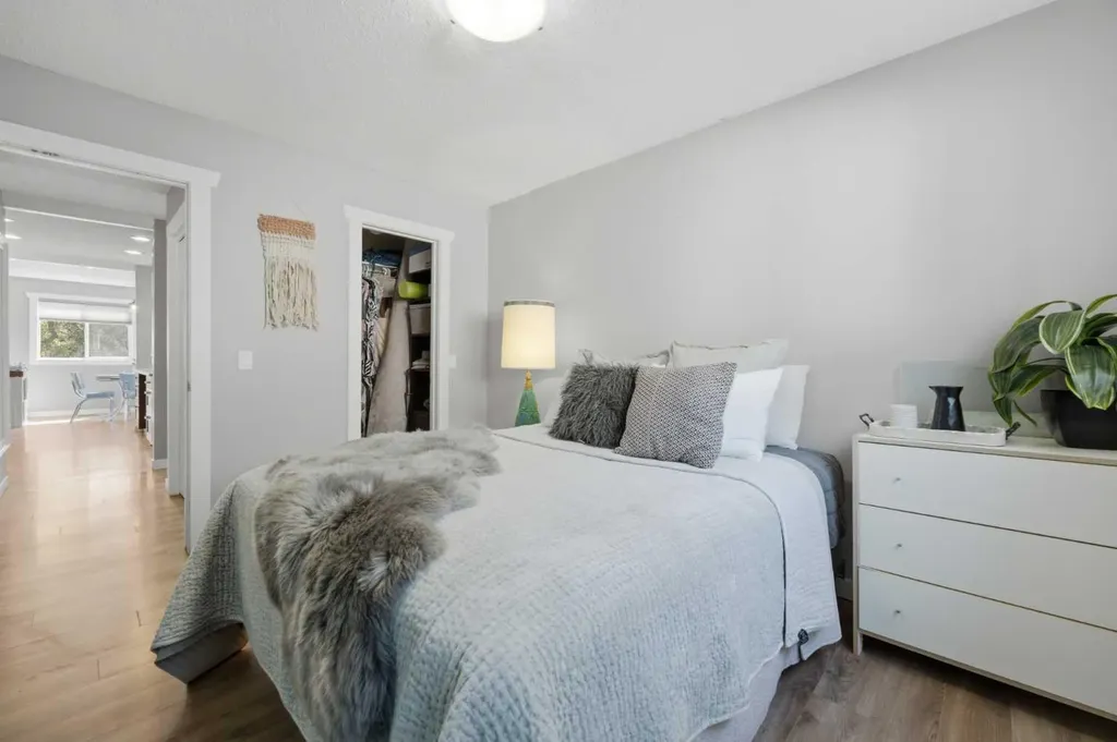 7304 Silver Springs Road NW Calgary AB T3B 4E6