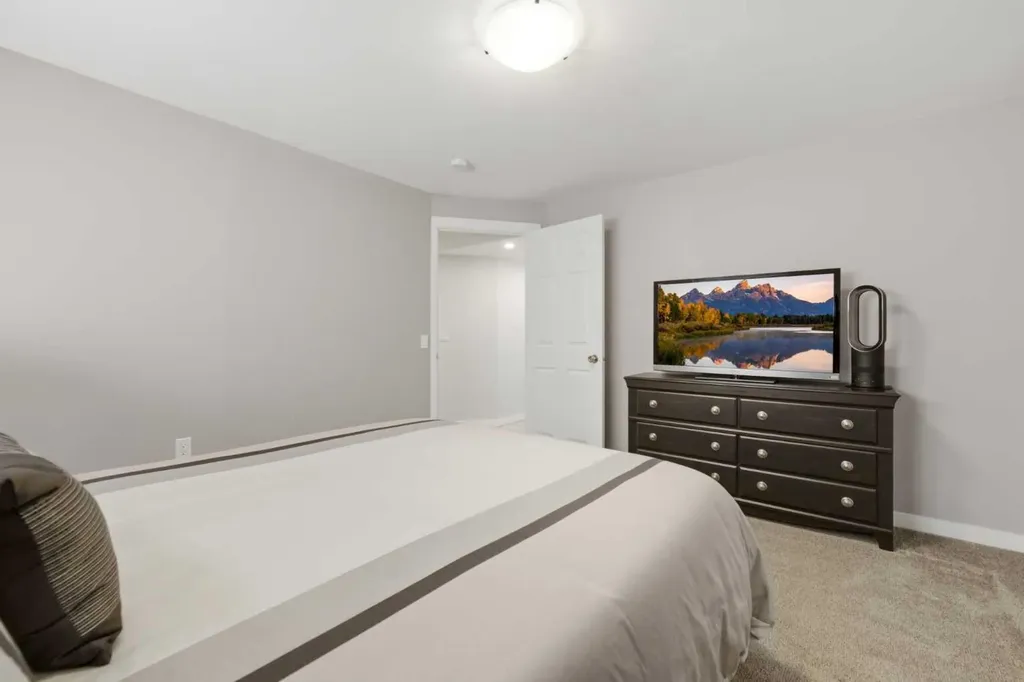 7304 Silver Springs Road NW Calgary AB T3B 4E6
