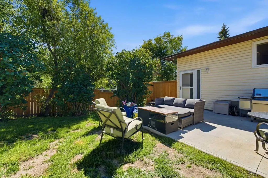 7304 Silver Springs Road NW Calgary AB T3B 4E6