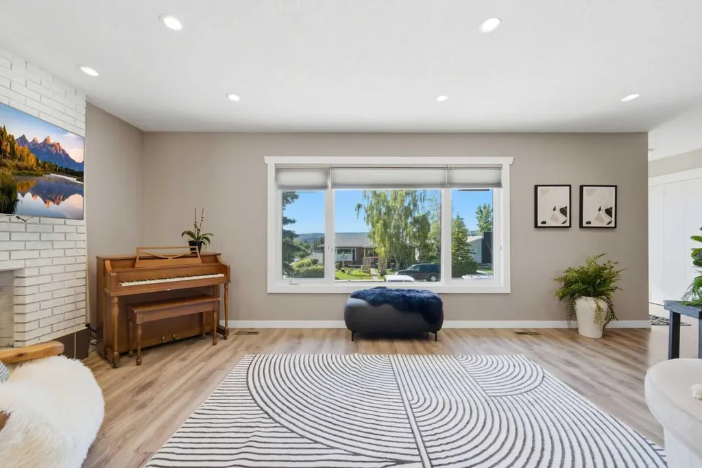 7304 Silver Springs Road NW Calgary AB T3B 4E6
