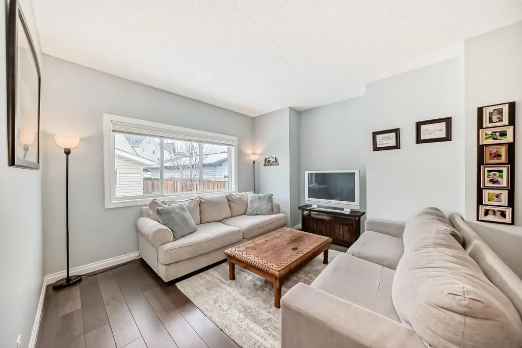 10 Reunion Grove NW Airdrie AB T4B 0Z7