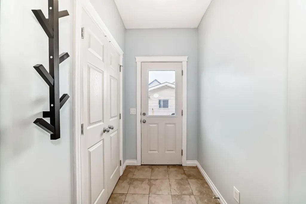 10 Reunion Grove NW Airdrie AB T4B 0Z7
