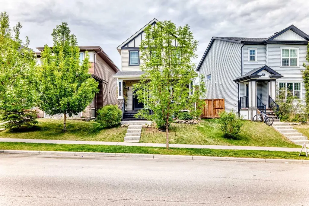 10 Reunion Grove NW Airdrie AB T4B 0Z7