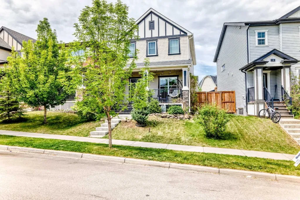 10 Reunion Grove NW Airdrie AB T4B 0Z7