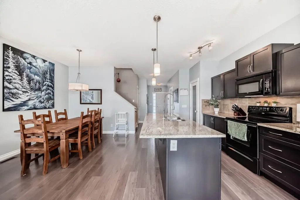 10 Reunion Grove NW Airdrie AB T4B 0Z7
