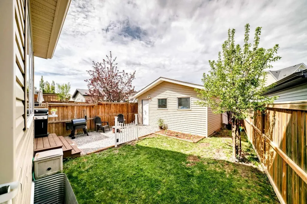 10 Reunion Grove NW Airdrie AB T4B 0Z7