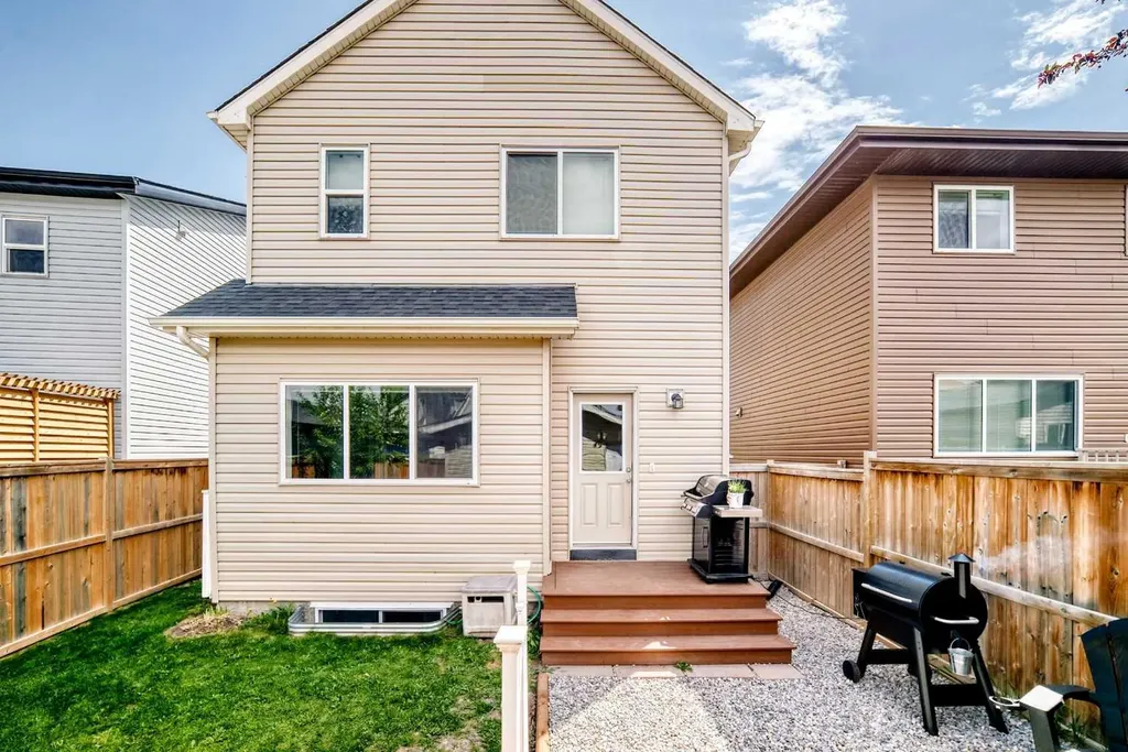 10 Reunion Grove NW Airdrie AB T4B 0Z7