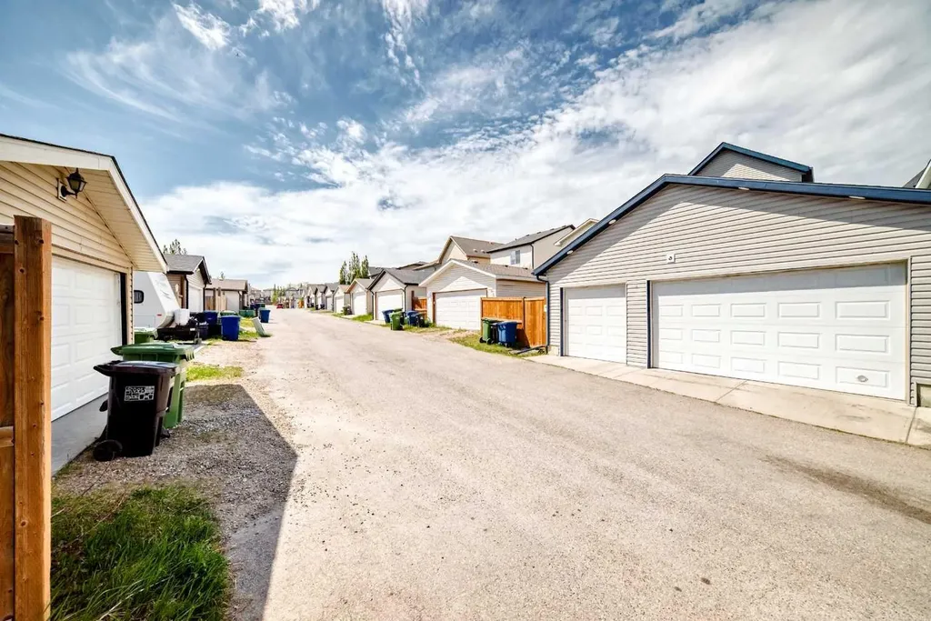 10 Reunion Grove NW Airdrie AB T4B 0Z7