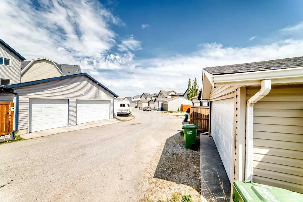 10 Reunion Grove NW Airdrie AB T4B 0Z7