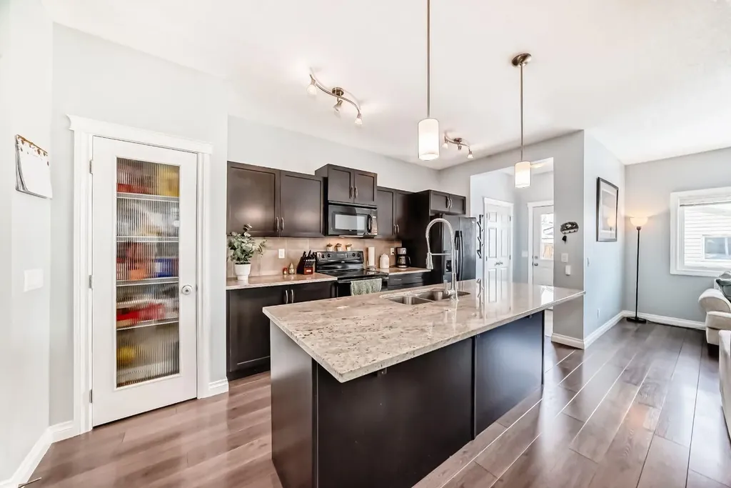 10 Reunion Grove NW Airdrie AB T4B 0Z7