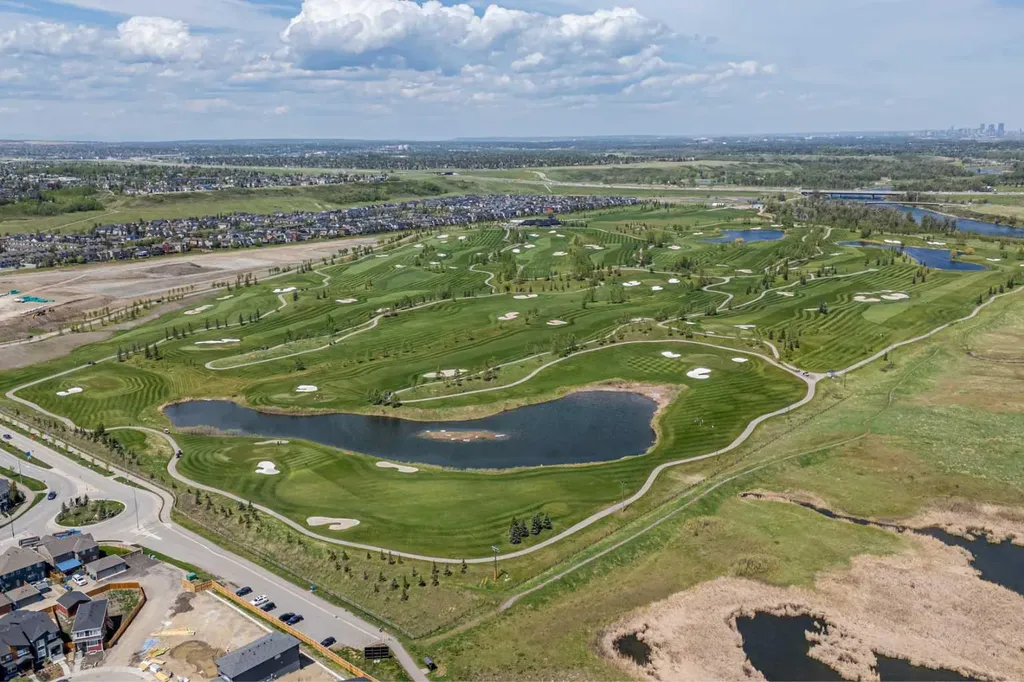 125 Wolf Hollow Crescent SE Calgary AB T2X 5W9