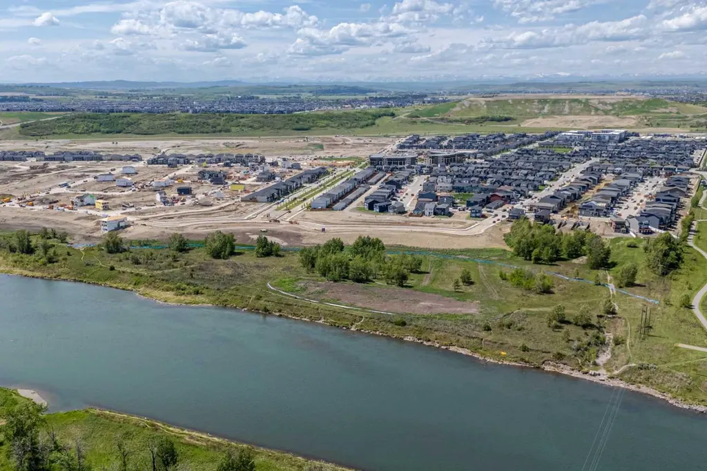 125 Wolf Hollow Crescent SE Calgary AB T2X 5W9