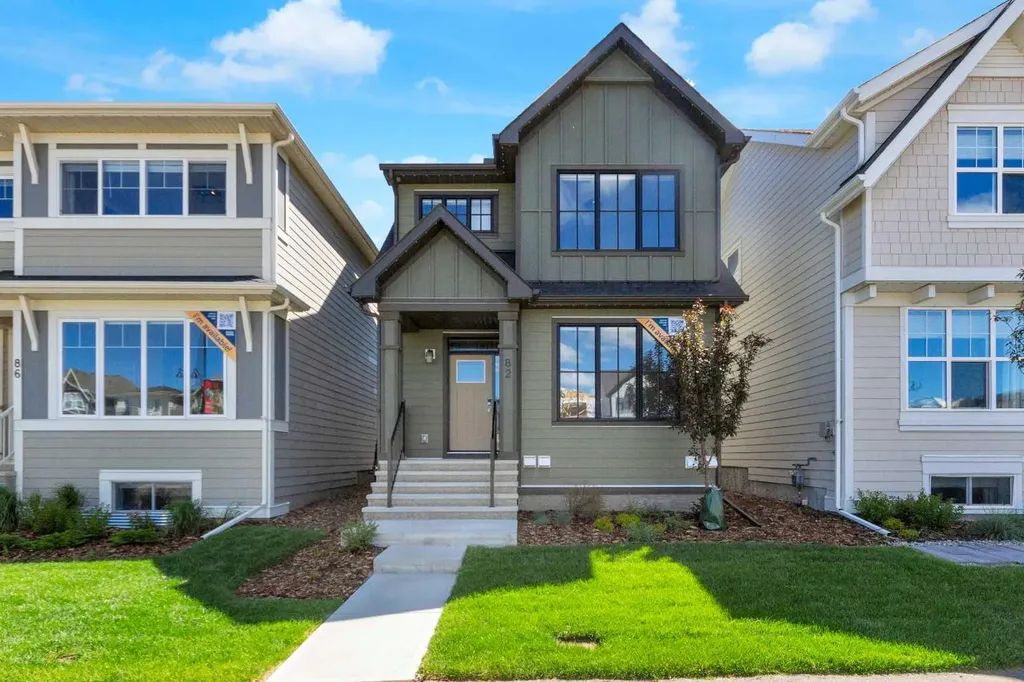 82 Magnolia Street SE Calgary AB T3M 3X8