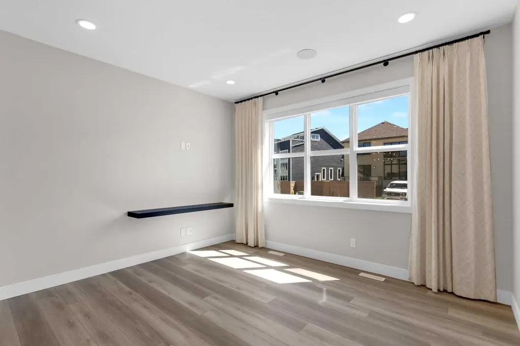 82 Magnolia Street SE Calgary AB T3M 3X8