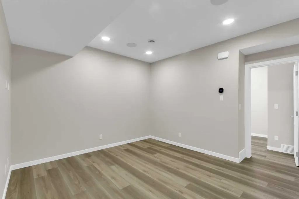 82 Magnolia Street SE Calgary AB T3M 3X8