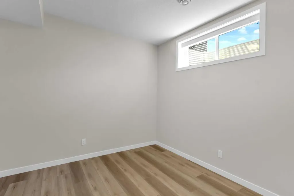 82 Magnolia Street SE Calgary AB T3M 3X8