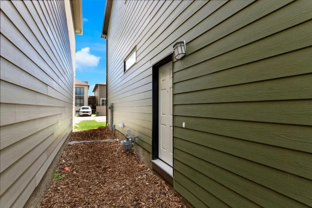 82 Magnolia Street SE Calgary AB T3M 3X8