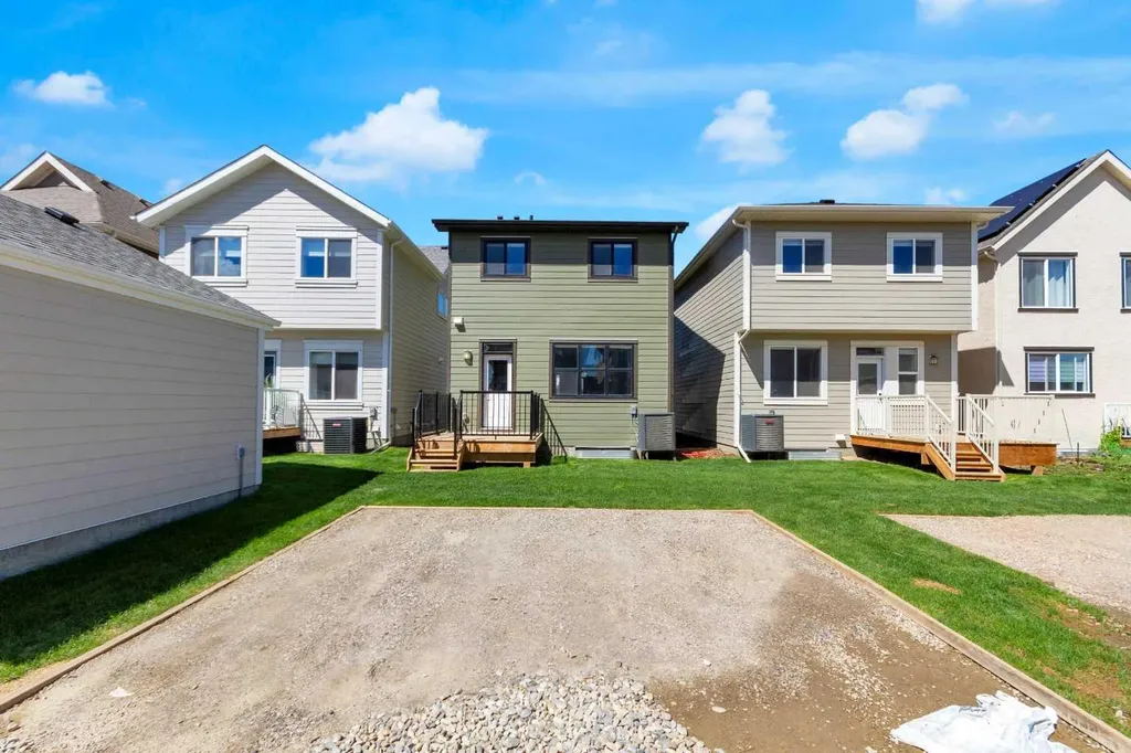 82 Magnolia Street SE Calgary AB T3M 3X8