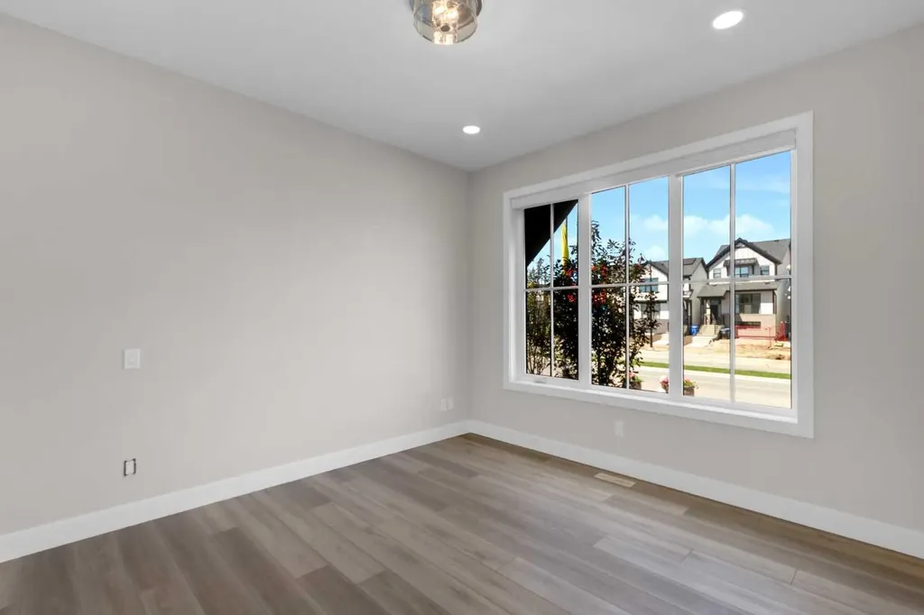 82 Magnolia Street SE Calgary AB T3M 3X8